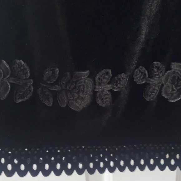 ✨ Luxe Black Velvet Pencil Skirt | Elegant & Timeless Style | Size M - Picture 5 of 8